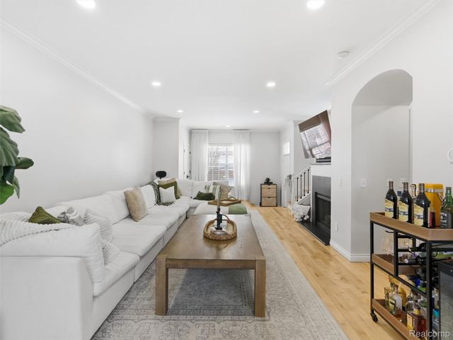 6073 Windemere Lane, Shelby Charter Township, MI 48316