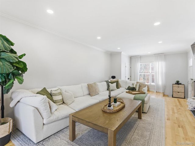 6073 Windemere Lane, Shelby Charter Township, MI 48316