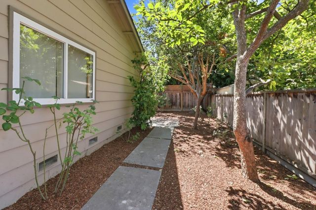 1109 Wright Avenue, Mountain View, CA 94043