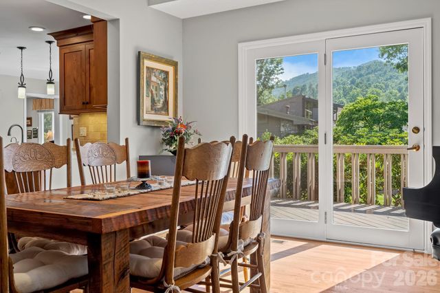 52 Clubside Drive, Asheville, NC 28804