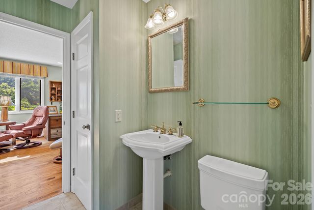 52 Clubside Drive, Asheville, NC 28804