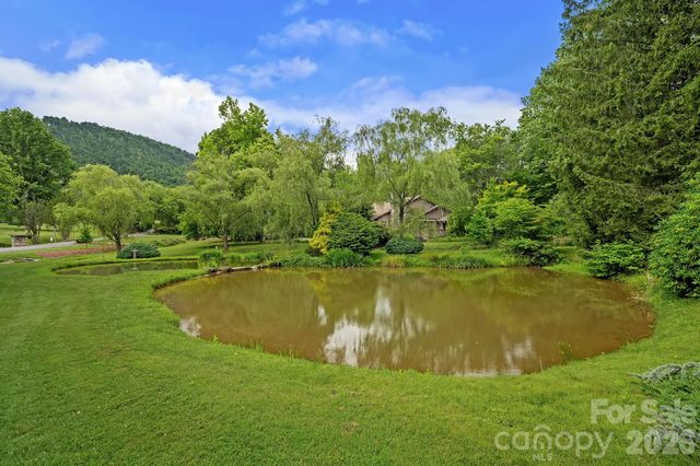 52 Clubside Drive, Asheville, NC 28804