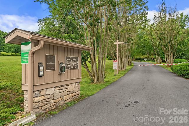 52 Clubside Drive, Asheville, NC 28804