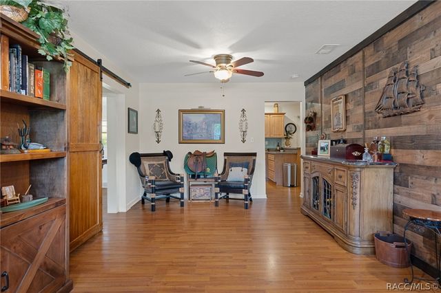 914 N McGowan Avenue, Crystal River, FL 34429