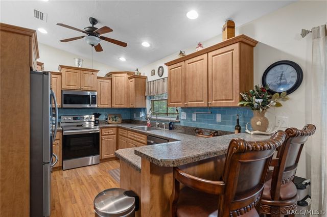 914 N McGowan Avenue, Crystal River, FL 34429