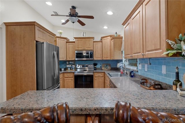 914 N McGowan Avenue, Crystal River, FL 34429