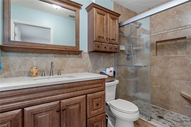 914 N McGowan Avenue, Crystal River, FL 34429