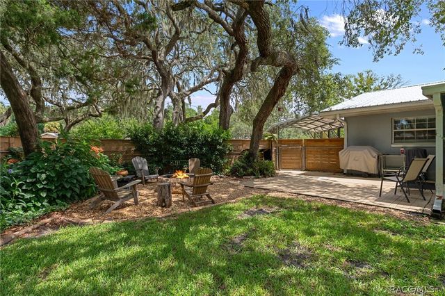 914 N McGowan Avenue, Crystal River, FL 34429