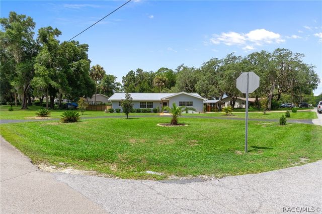 914 N McGowan Avenue, Crystal River, FL 34429
