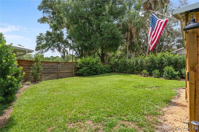 914 N McGowan Avenue, Crystal River, FL 34429