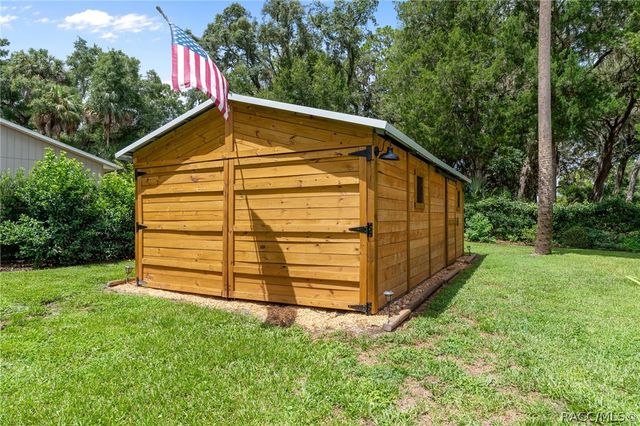914 N McGowan Avenue, Crystal River, FL 34429
