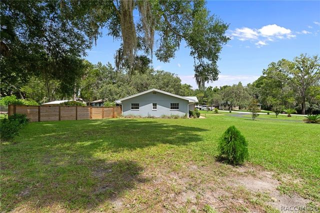 914 N McGowan Avenue, Crystal River, FL 34429