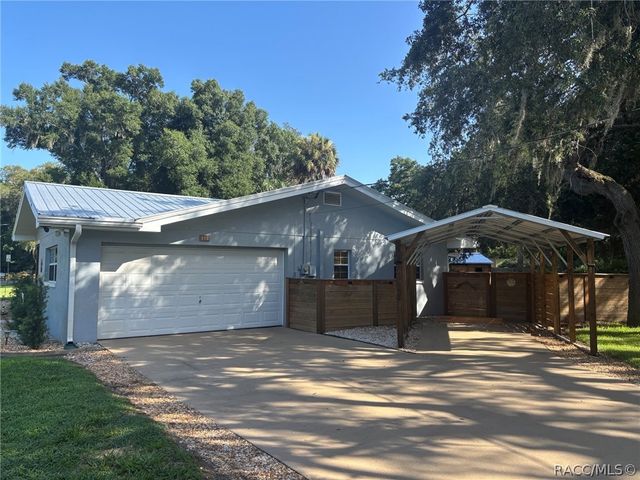 914 N McGowan Avenue, Crystal River, FL 34429