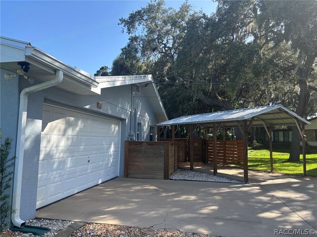 914 N McGowan Avenue, Crystal River, FL 34429