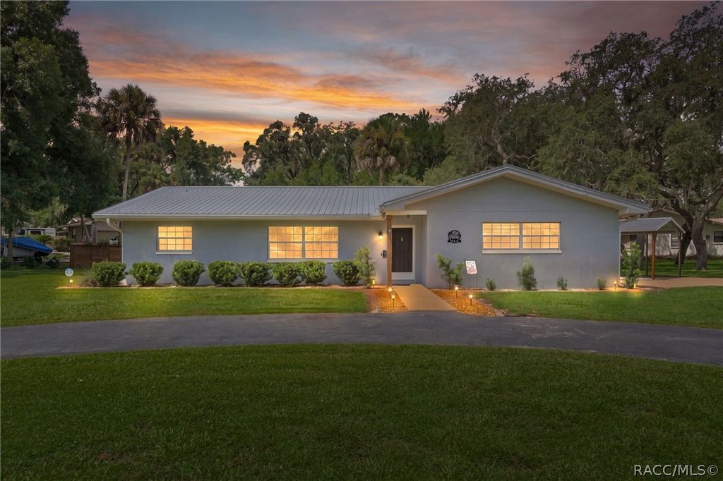 914 N McGowan Avenue, Crystal River, FL 34429