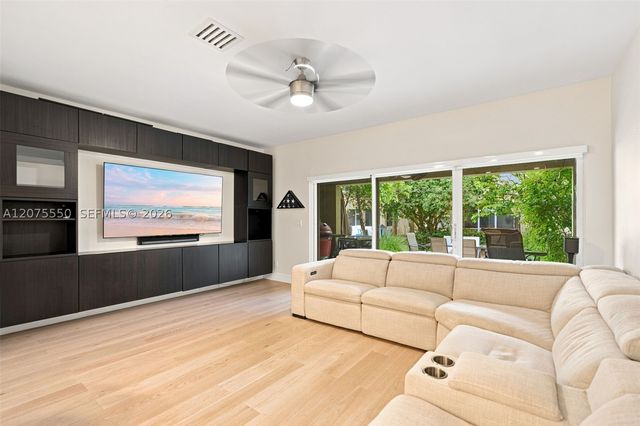 355 SW 121st Ave 355, Pembroke Pines, FL 33025