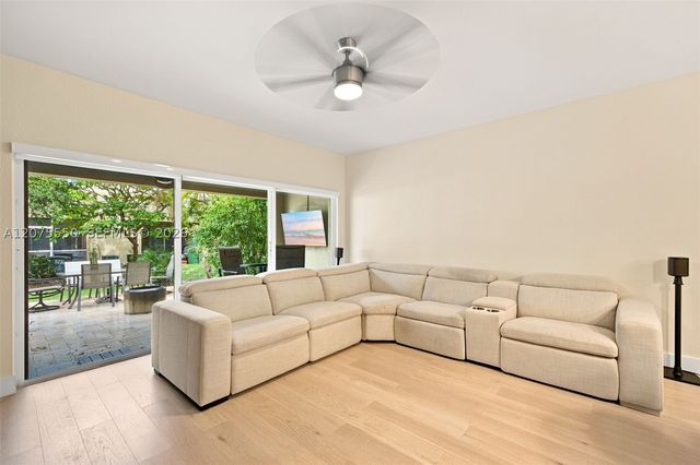 355 SW 121st Ave 355, Pembroke Pines, FL 33025
