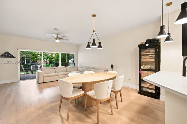 355 SW 121st Ave 355, Pembroke Pines, FL 33025