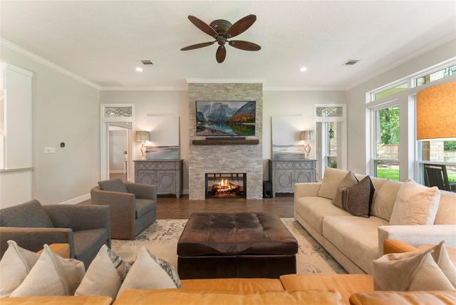 1522 Scenic Shore Drive, Houston, TX 77345