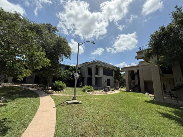 5916 Lago Vista WAY B16, Leander, TX 78645