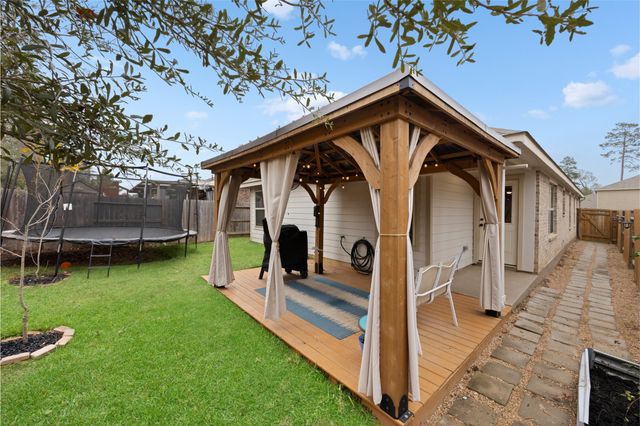 10417 Pineland Drive, Conroe, TX 77378