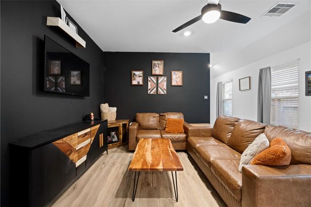 10417 Pineland Drive, Conroe, TX 77378