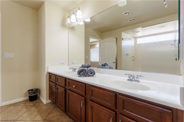 8467 East BISMARK SAPPHIRE Street, Las Vegas, NV 89139