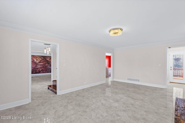 1125 Blackthorn Rd, Louisville, KY 40299