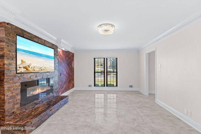 1125 Blackthorn Rd, Louisville, KY 40299