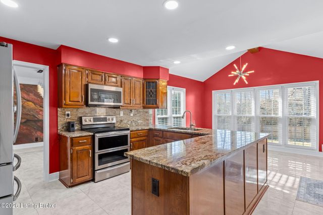 1125 Blackthorn Rd, Louisville, KY 40299