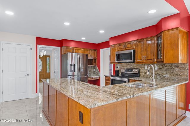 1125 Blackthorn Rd, Louisville, KY 40299