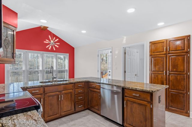 1125 Blackthorn Rd, Louisville, KY 40299