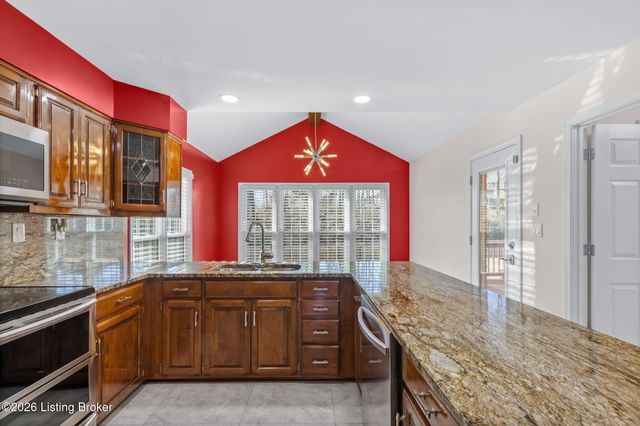 1125 Blackthorn Rd, Louisville, KY 40299