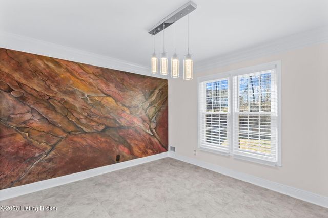 1125 Blackthorn Rd, Louisville, KY 40299