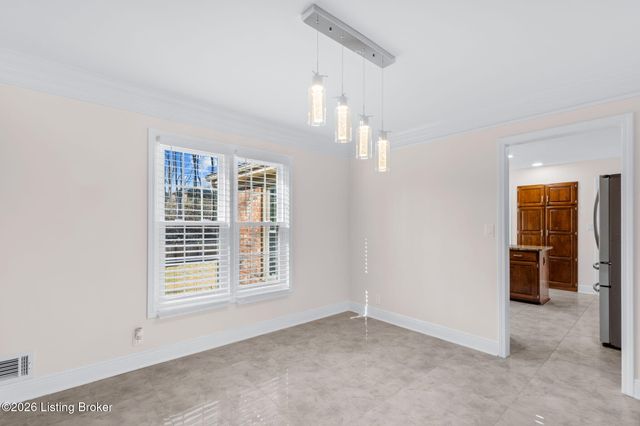 1125 Blackthorn Rd, Louisville, KY 40299