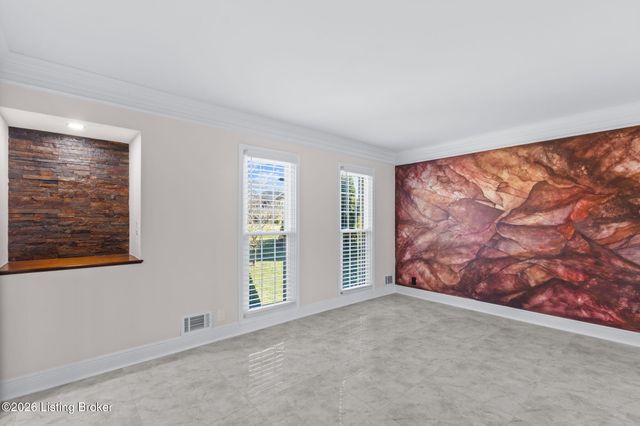 1125 Blackthorn Rd, Louisville, KY 40299