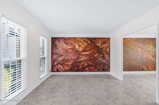 1125 Blackthorn Rd, Louisville, KY 40299