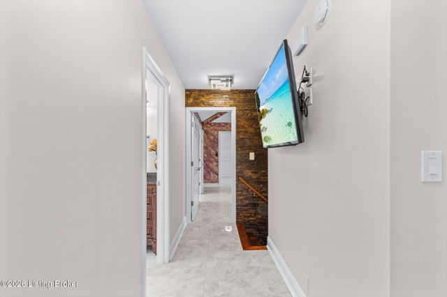 1125 Blackthorn Rd, Louisville, KY 40299