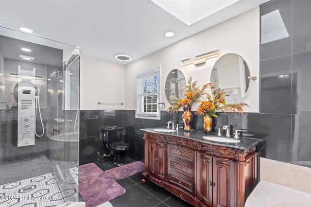 1125 Blackthorn Rd, Louisville, KY 40299