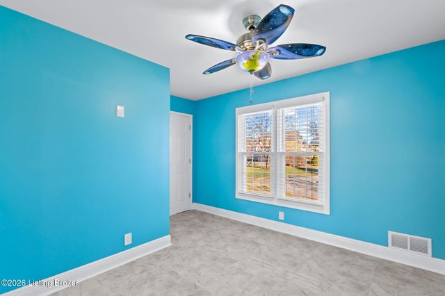 1125 Blackthorn Rd, Louisville, KY 40299