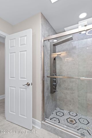 1125 Blackthorn Rd, Louisville, KY 40299