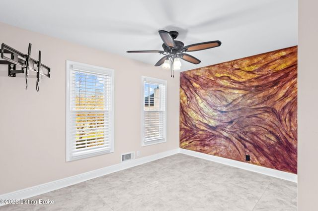 1125 Blackthorn Rd, Louisville, KY 40299