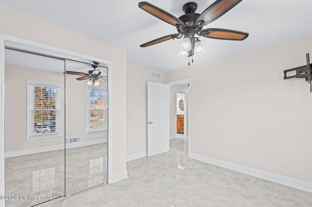 1125 Blackthorn Rd, Louisville, KY 40299