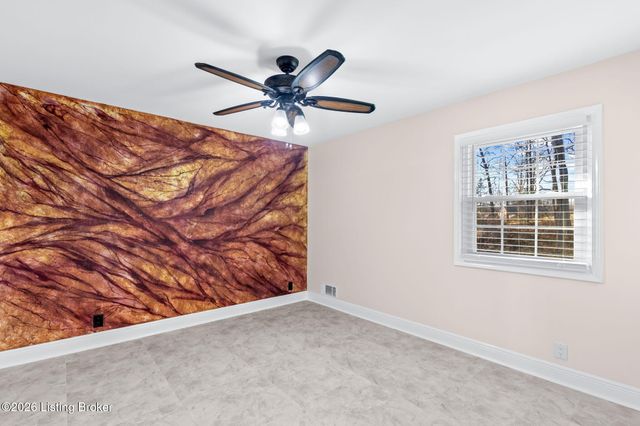 1125 Blackthorn Rd, Louisville, KY 40299