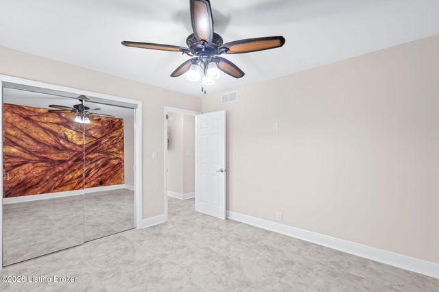 1125 Blackthorn Rd, Louisville, KY 40299