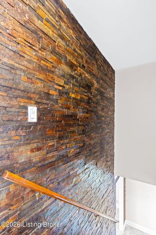 1125 Blackthorn Rd, Louisville, KY 40299