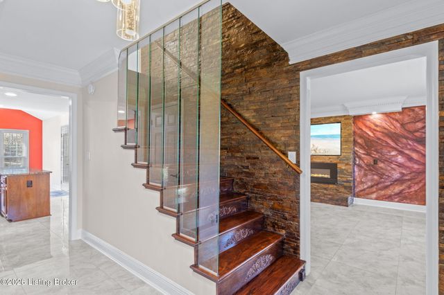 1125 Blackthorn Rd, Louisville, KY 40299