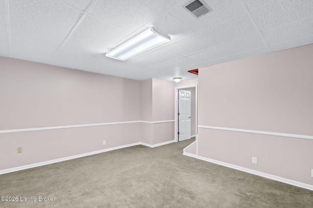 1125 Blackthorn Rd, Louisville, KY 40299