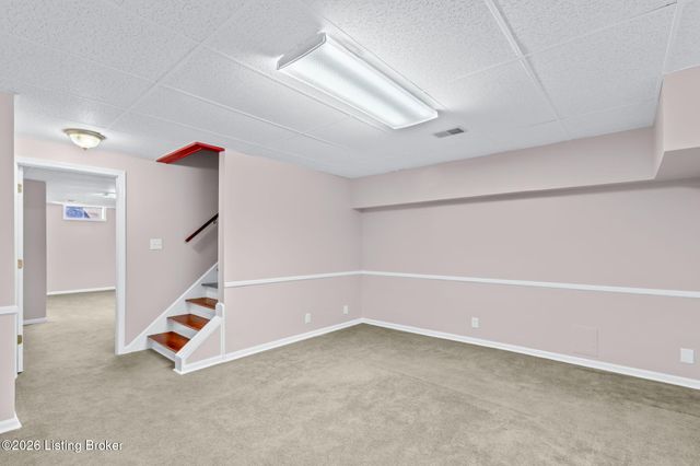 1125 Blackthorn Rd, Louisville, KY 40299