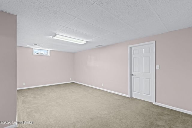 1125 Blackthorn Rd, Louisville, KY 40299